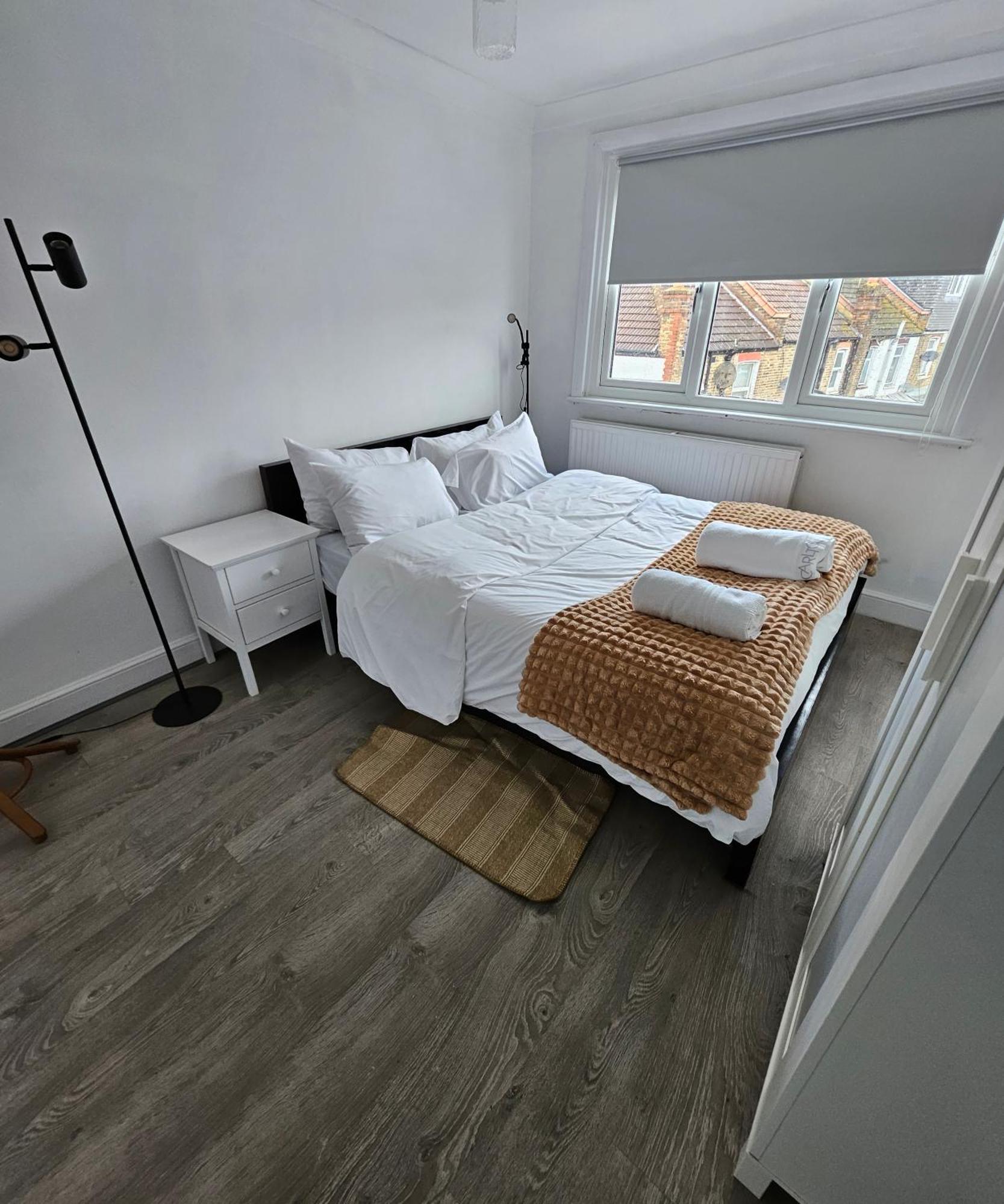 Wembley London Lovely 6 Bed House Sleeps Up To 14 Exterior photo