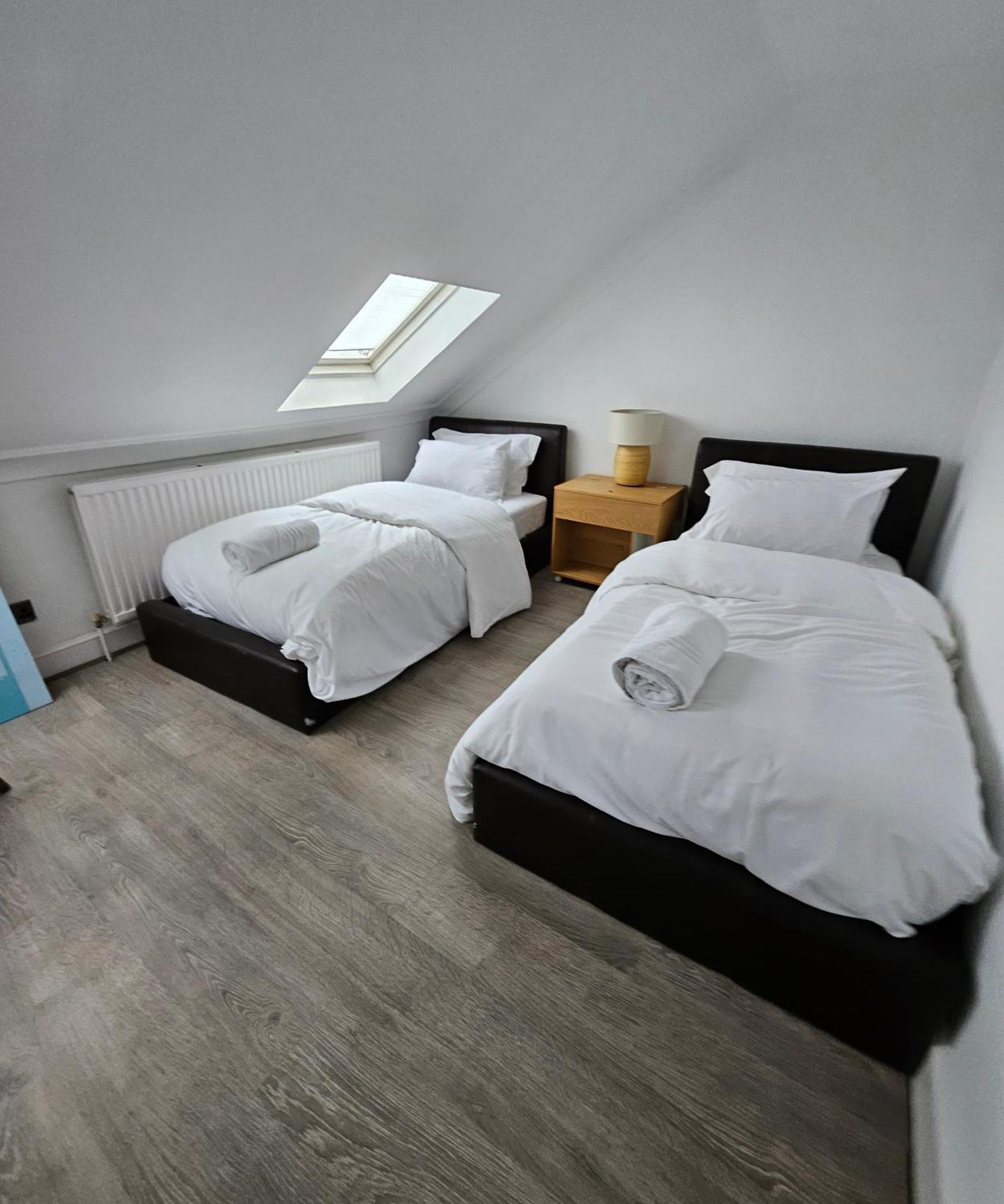 Wembley London Lovely 6 Bed House Sleeps Up To 14 Exterior photo