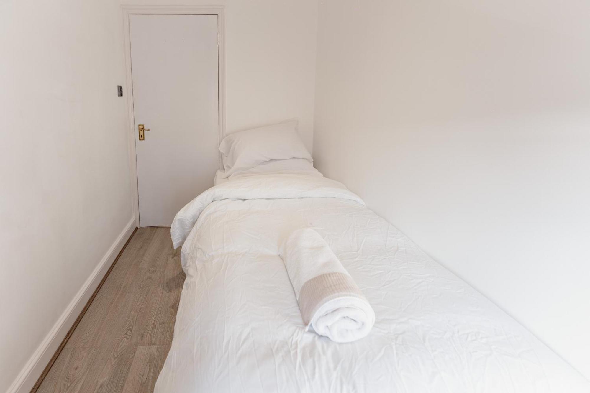 Wembley London Lovely 6 Bed House Sleeps Up To 14 Exterior photo